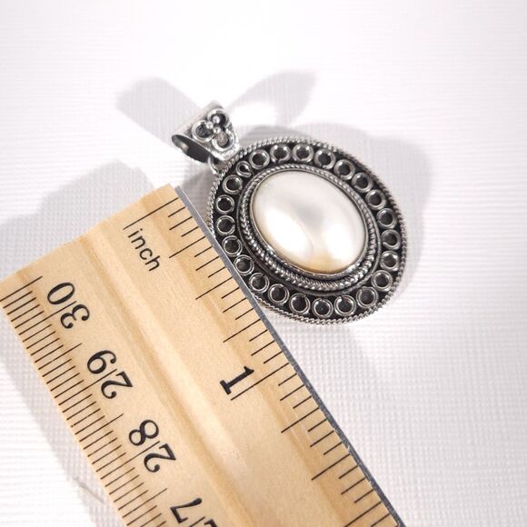 White Mabe Pearl Pendant Sterling Silver - Picture 10 of 10